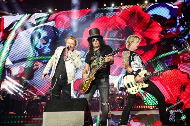 39_october_6th_power_trip_gunsnroses_com_21712849191_1024