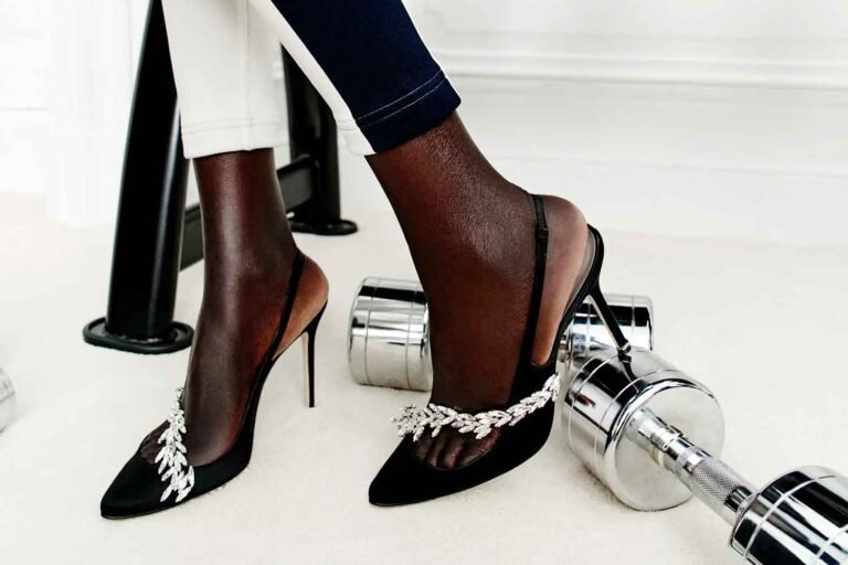 balenciaga-pre-fall-2026-Manolo-Blahnik-collab-destaque