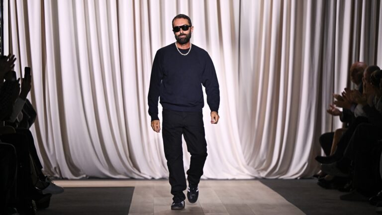 Giambattista-Valli-cancela-desfile