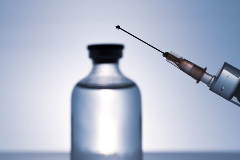 bottle-with-solution-for-injection-and-injection-n-2026-03-19-23-09-27-utc