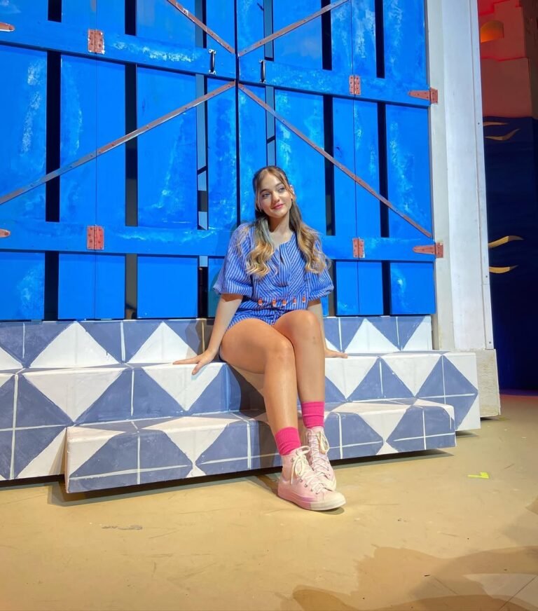 Tabatha Almeida atuando em Mamma Mia 2